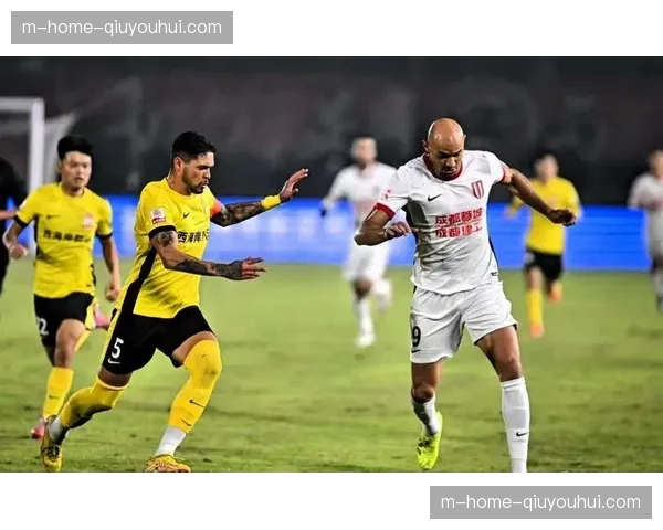 河南队防守反击战术奏效 前三轮失3球展现战术纪律性 河南队防守反击战术奏效 前三轮失3球展现战术纪律性